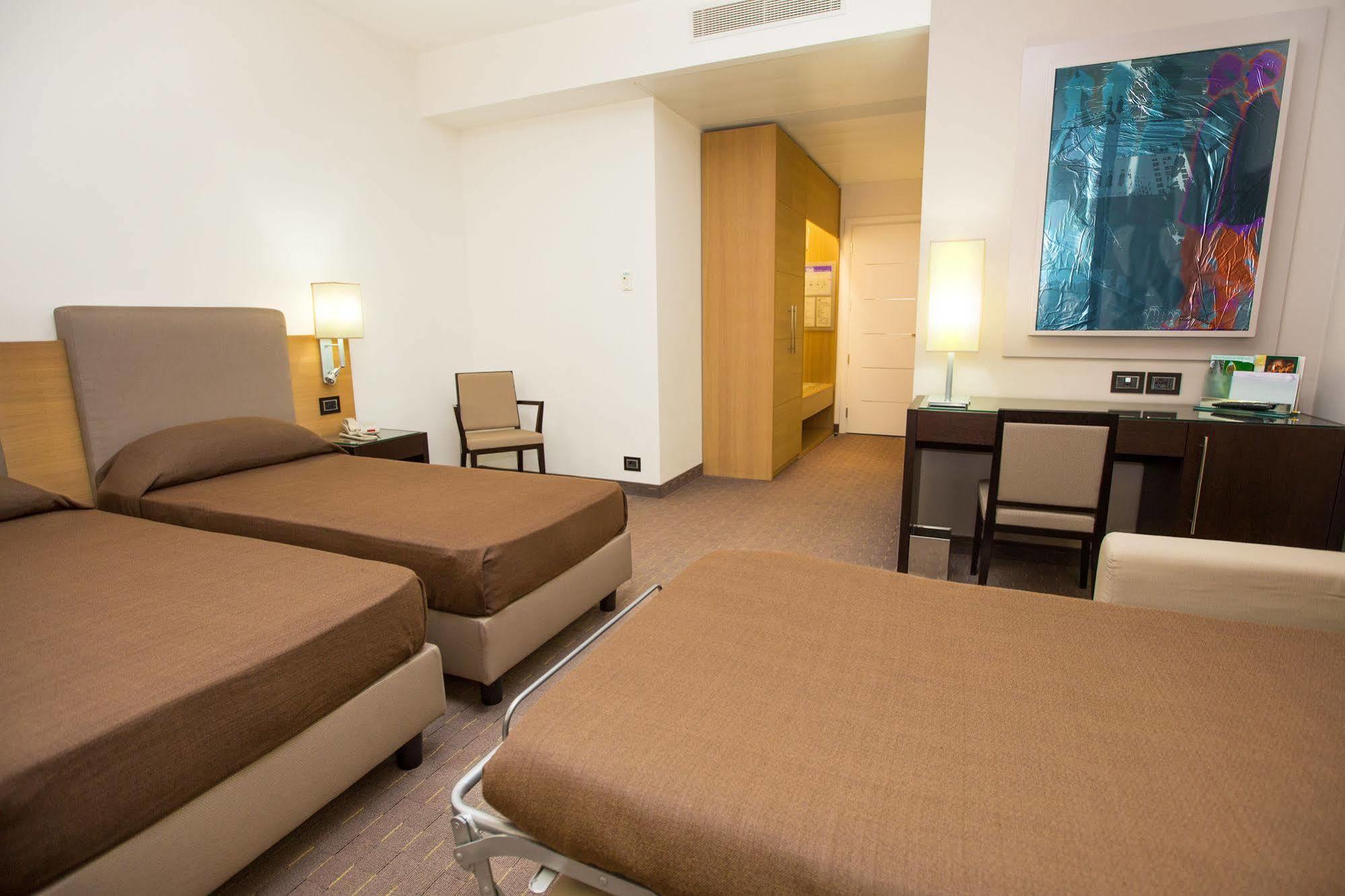 Link Hotel Cosenza Luaran gambar