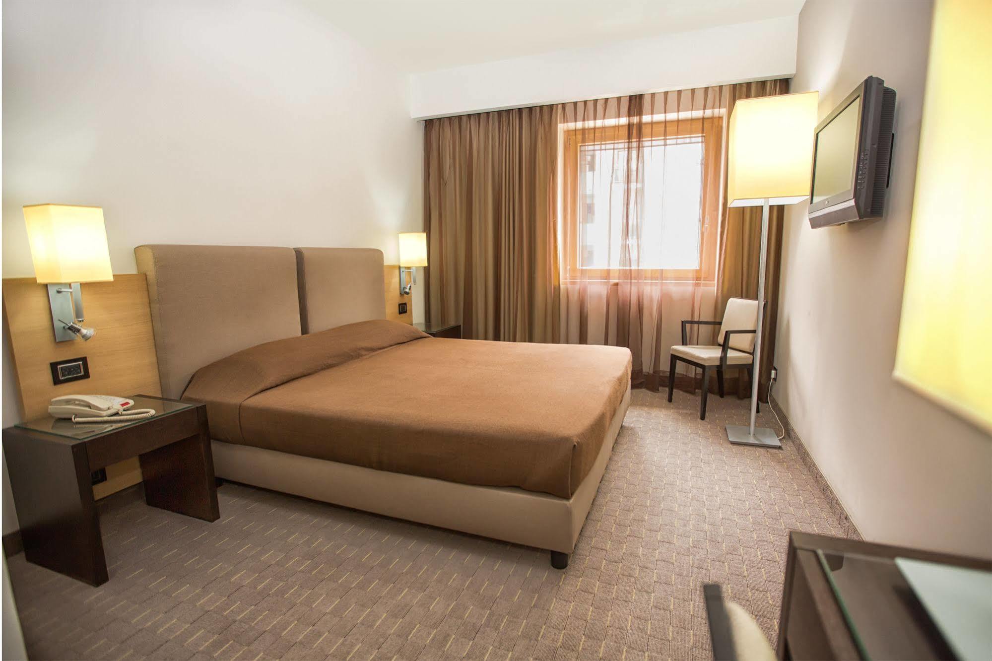 Link Hotel Cosenza Luaran gambar