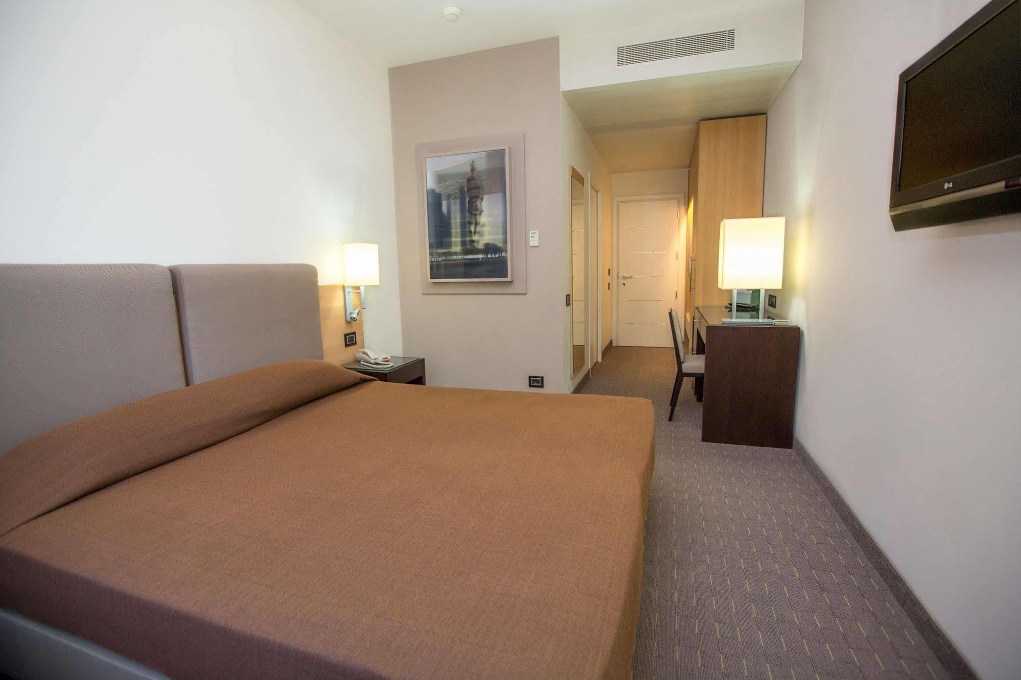 Link Hotel Cosenza Luaran gambar